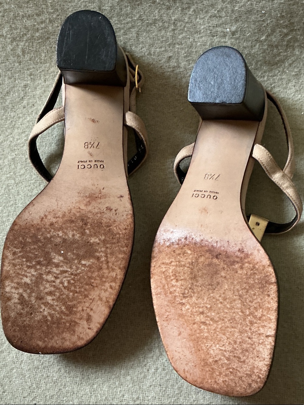 Gucci Beige Suede T-Strap Sandals with Gold Hardware - Picture 4 of 5